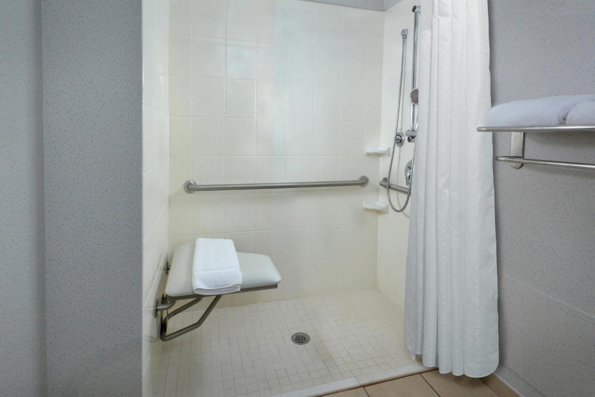 Holiday Inn Express Lynchburg By Ihg Экстерьер фото